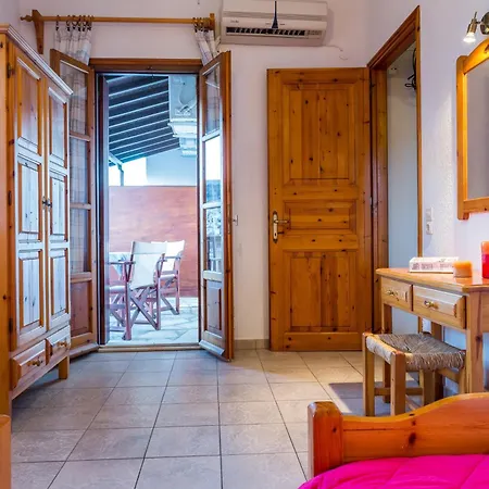 סקופלוס טאון Nikolaos Studios Apartments מראה חיצוני תמונה